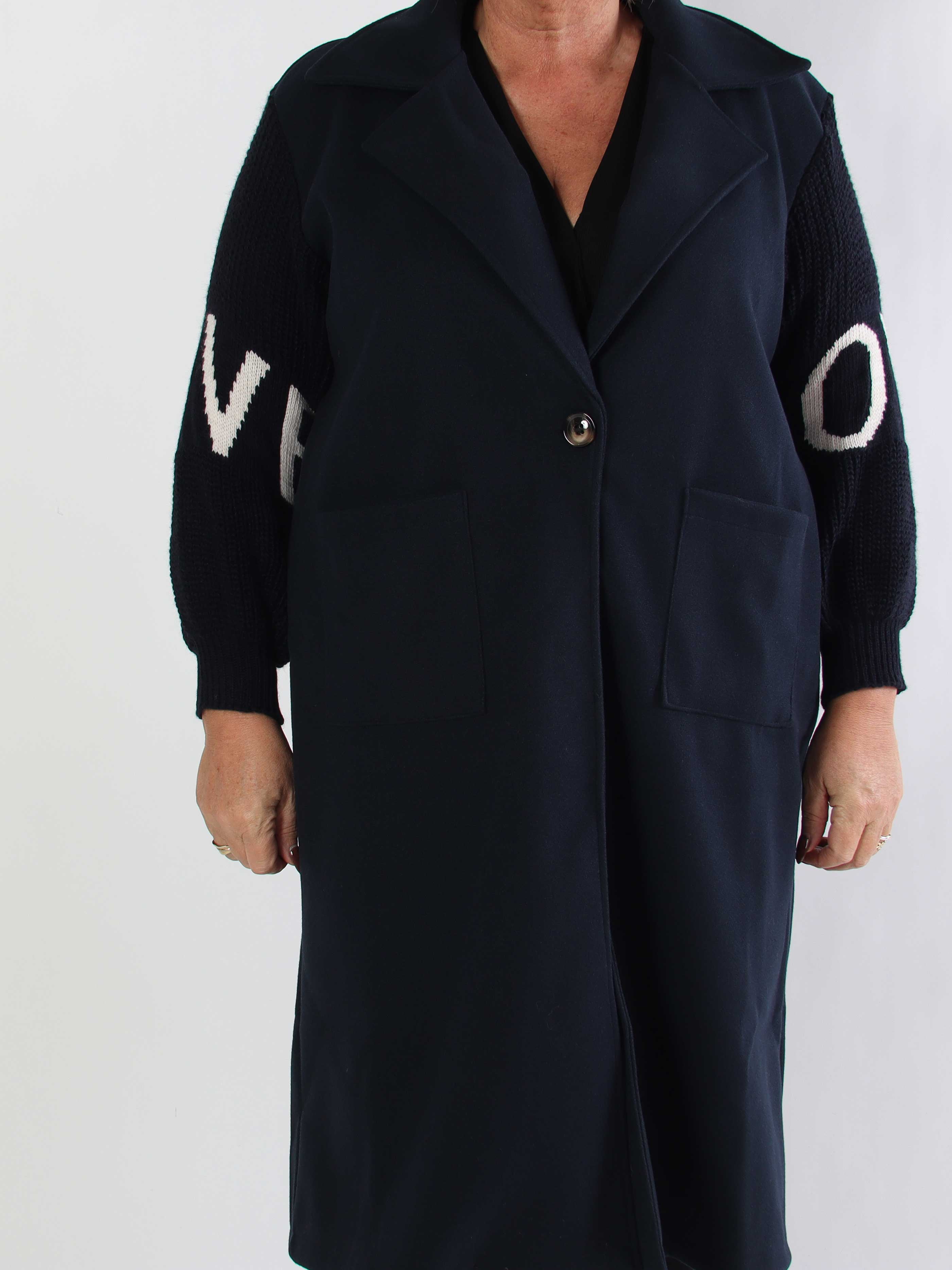 Debbie Midi - Fin plus size kappa med stickade ärmar